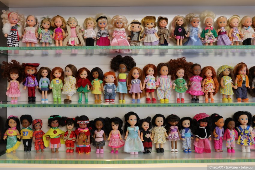 Одинаковые, но разные - витринка с мини куклами (фото 2)