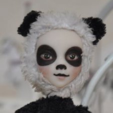 Мини-куколка в смешанной технике Панда