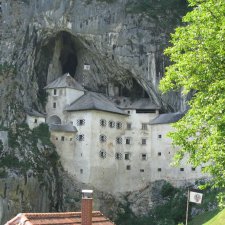 Незабываемая экскурсия по Словении: Постойная Яма и Предъямский замок