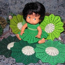 Аксессуары для кукольных домиков и фото сессий — вязаные салфетки ( 12.5 см )