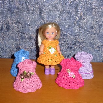 Вязаные платья на кукол Evi simba — Еви (11 см)