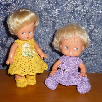 Вязаные платья на кукол Kiss me и Косолапки, ГДР, 17 и 18 см