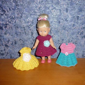 Вязаные платья на кукол Королинки мини — 20 см (Corolle mini)