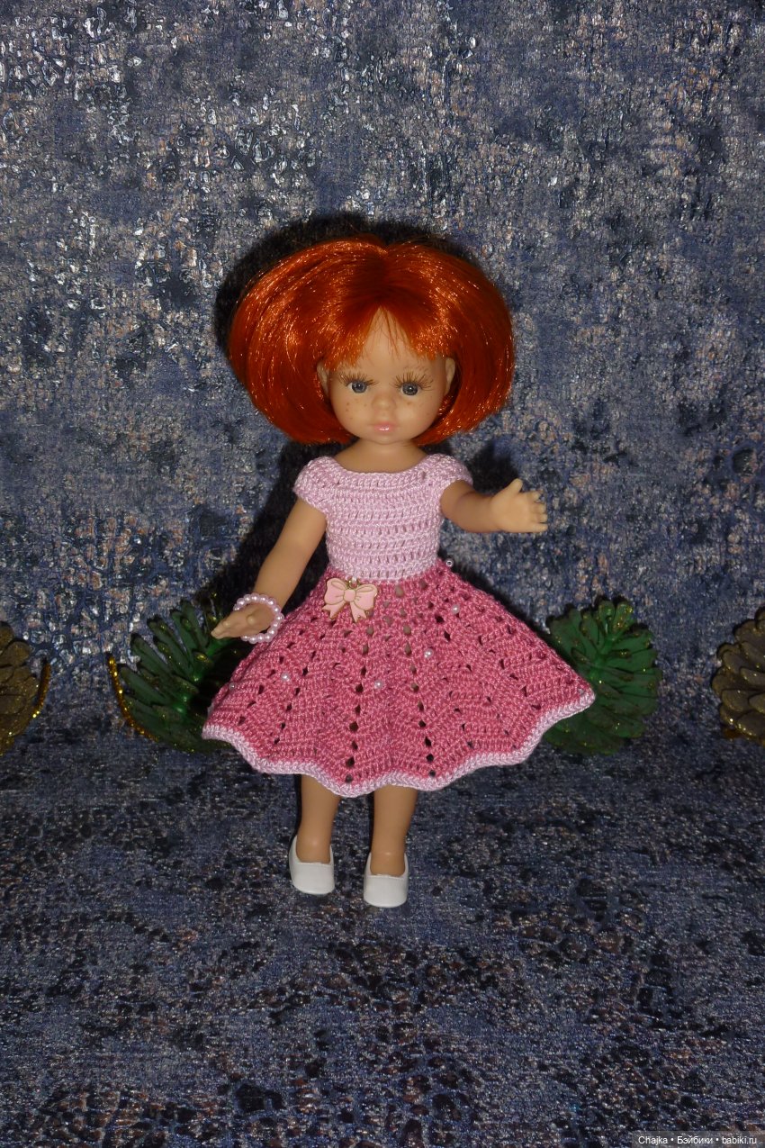 Авторское вязаное платье на кукол Паола Рейна мини 21 см "Розовый Бантик"