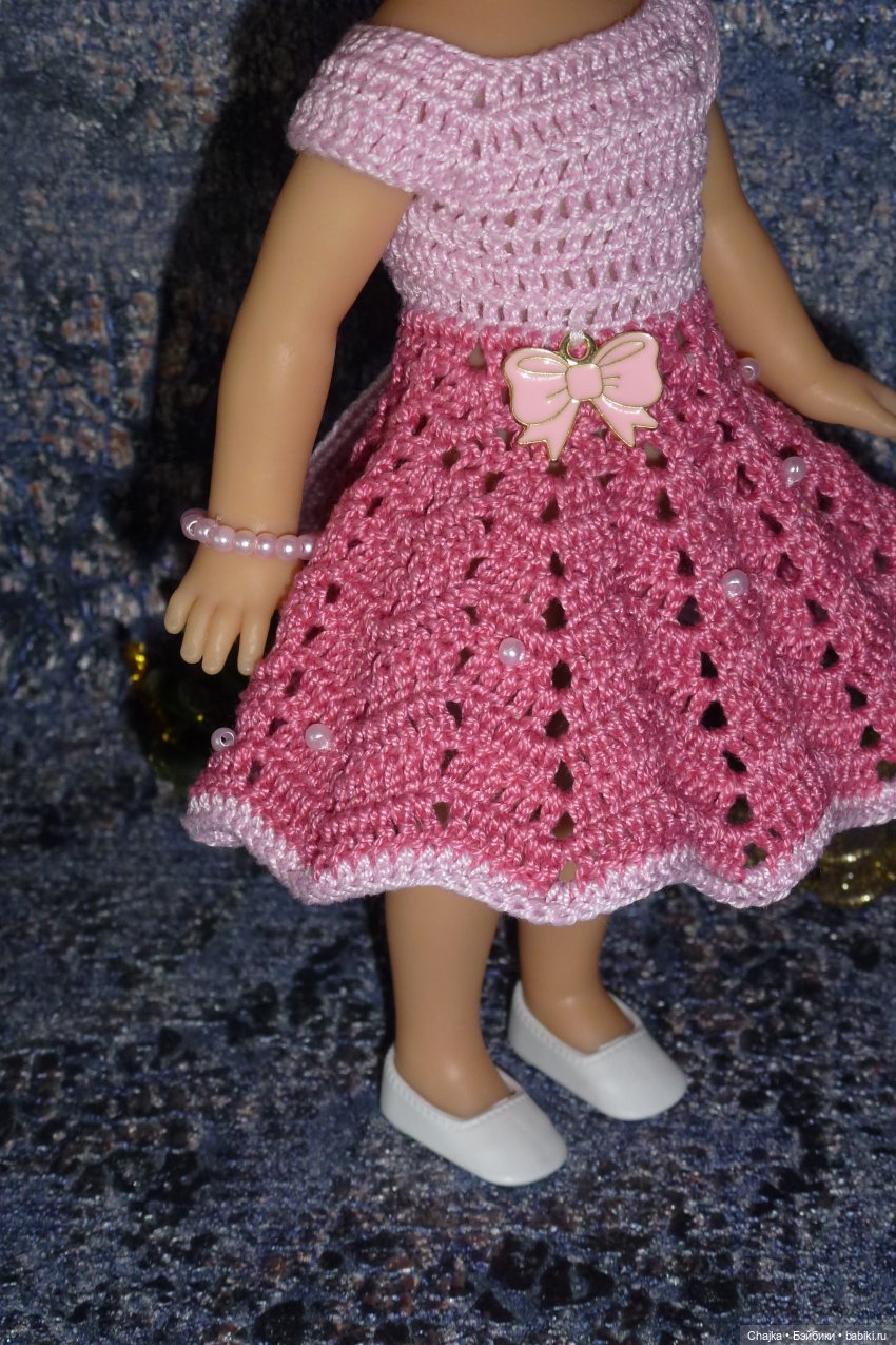 Авторское вязаное платье на кукол Паола Рейна мини 21 см "Розовый Бантик" (фото 7)