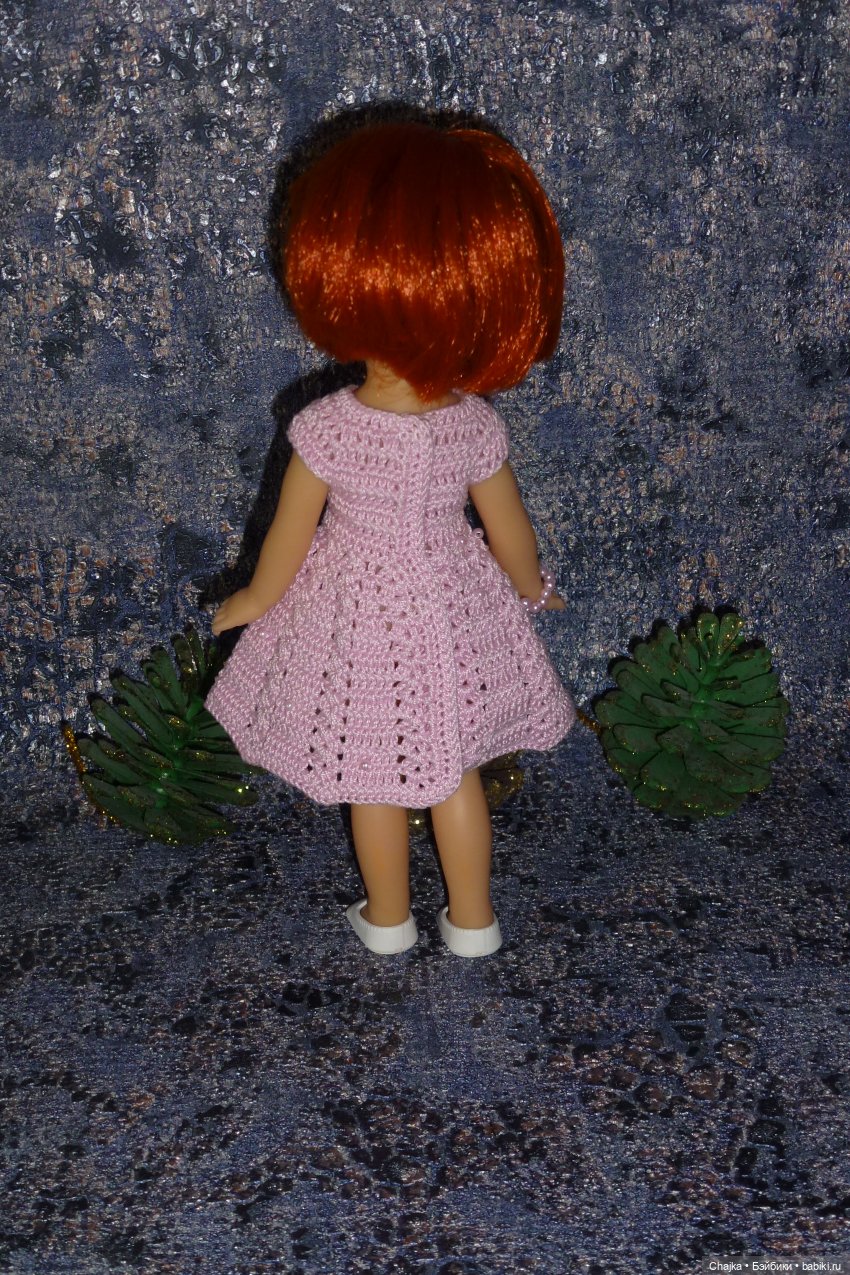 Авторское вязаное платье на кукол Паола Рейна мини 21 см «Любовь M&N»