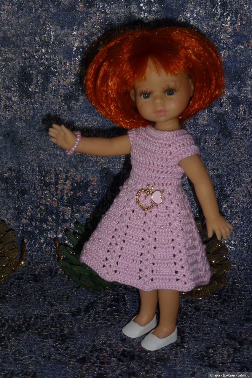 Авторское вязаное платье на кукол Паола Рейна мини 21 см «Любовь M&N»