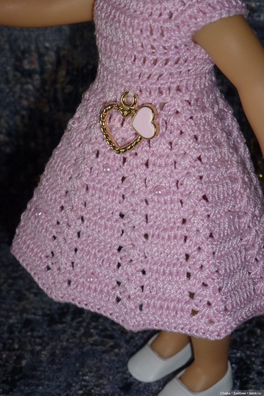 Авторское вязаное платье на кукол Паола Рейна мини 21 см «Любовь M&N»