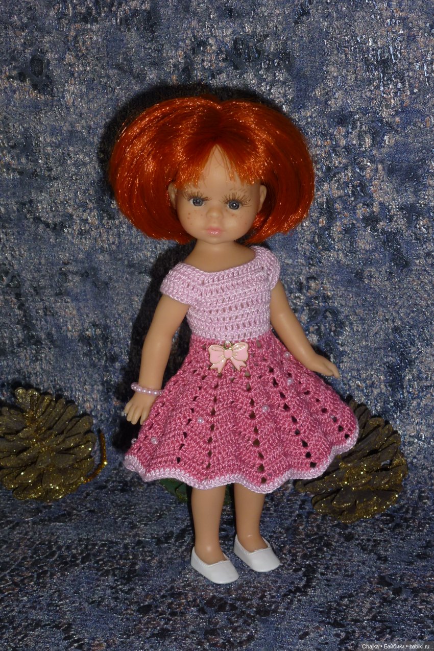 Авторское вязаное платье на кукол Паола Рейна мини 21 см "Розовый Бантик" (фото 3)
