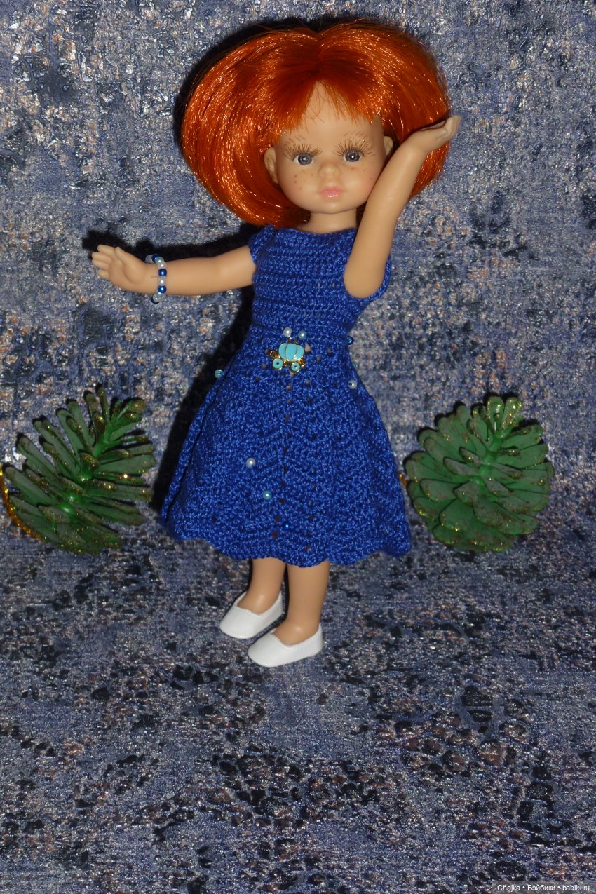 Авторское вязаное платье на кукол Паола Рейна мини 21 см «12-е Свидание» (фото 10)
