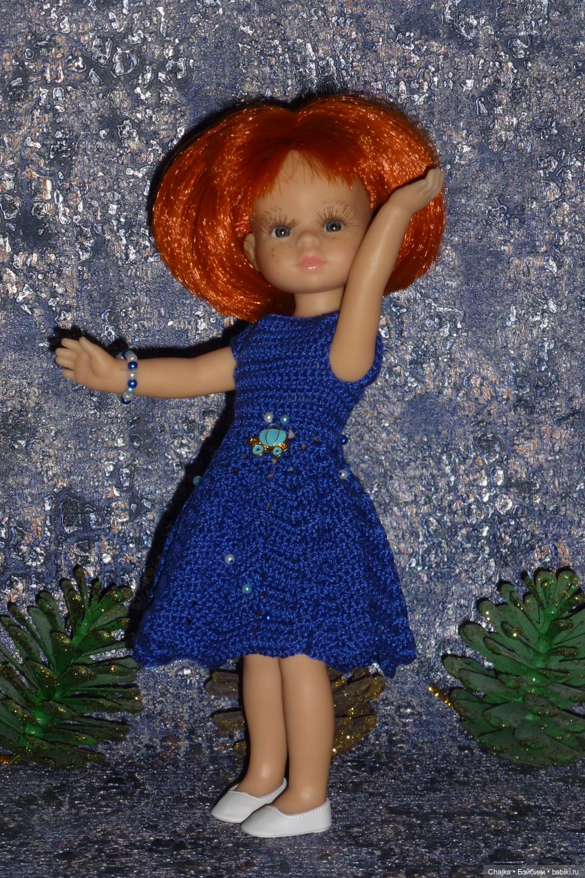 Авторское вязаное платье на кукол Паола Рейна мини 21 см «12-е Свидание» (фото 9)