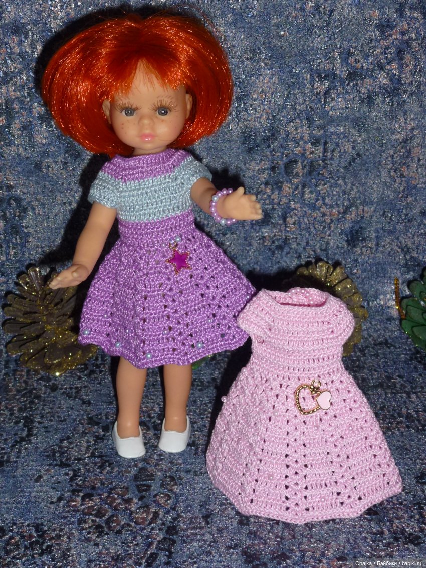Авторское вязаное платье на кукол Паола Рейна мини 21 см «Звезда Любви» (фото 9)