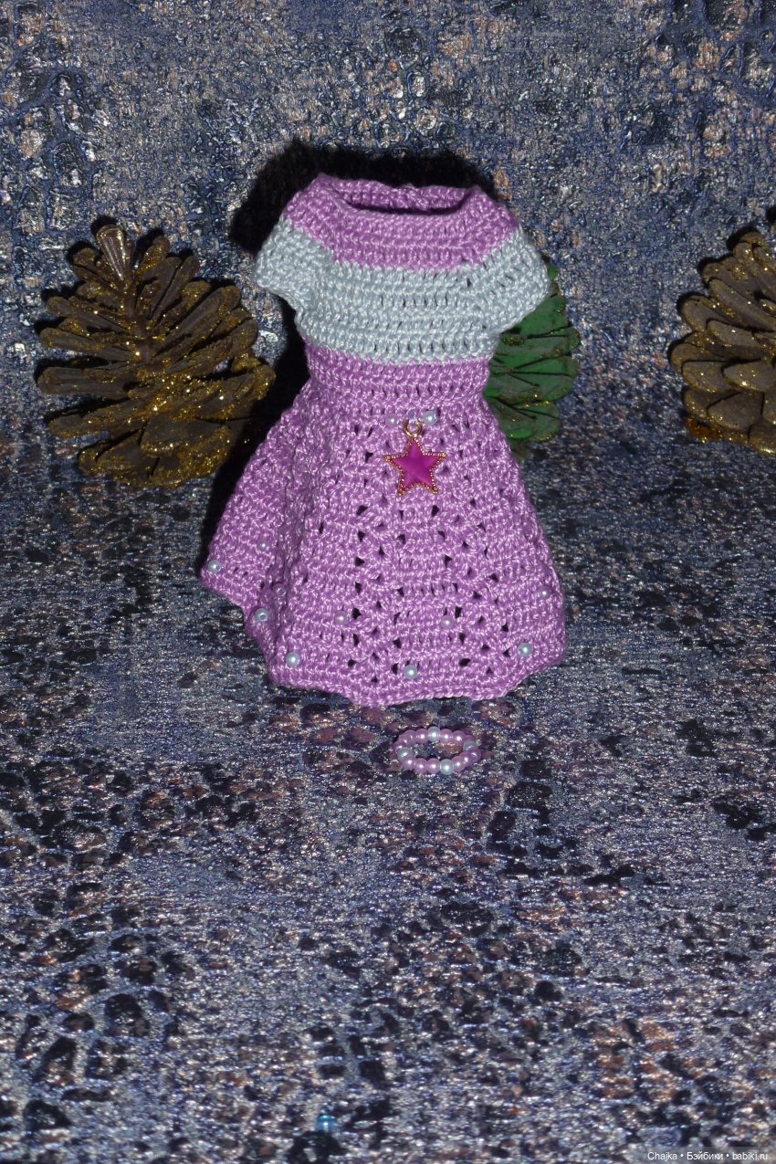 Авторское вязаное платье на кукол Паола Рейна мини 21 см «Звезда Любви» (фото 2)