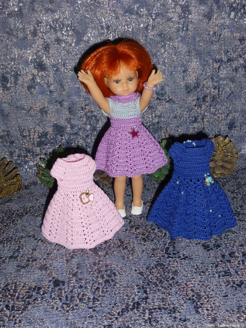 Авторское вязаное платье на кукол Паола Рейна мини 21 см «Звезда Любви»