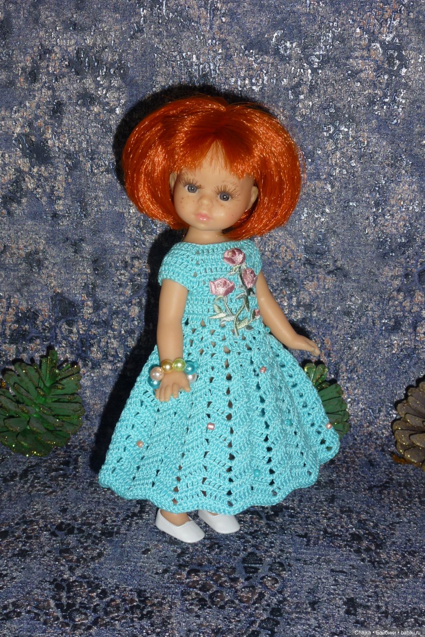 Авторское вязаное платье на кукол Паола Рейна мини 21 см «Дельфин»