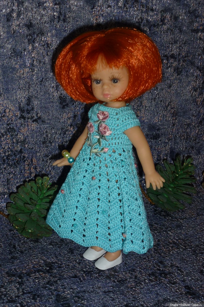 Авторское вязаное платье на кукол Паола Рейна мини 21 см «Дельфин»