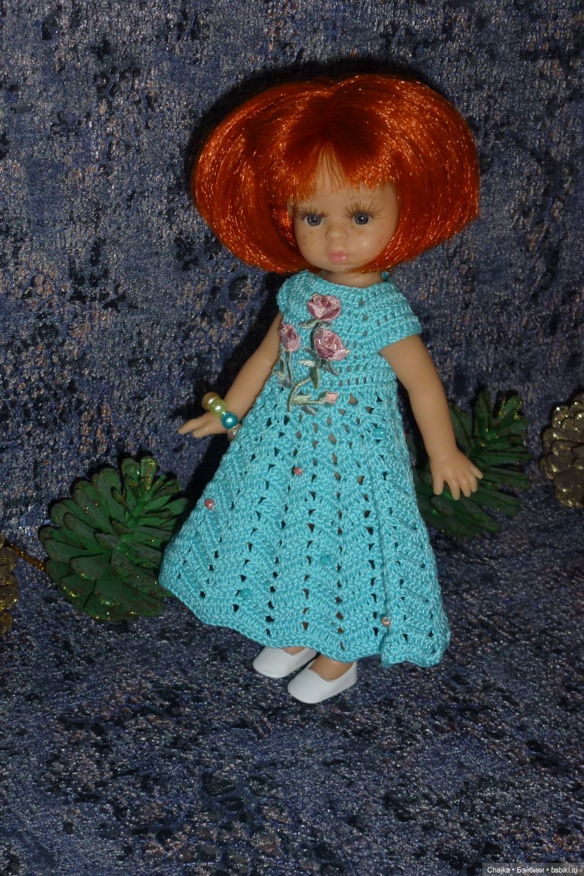 Авторское вязаное платье на кукол Паола Рейна мини 21 см «Дельфин»