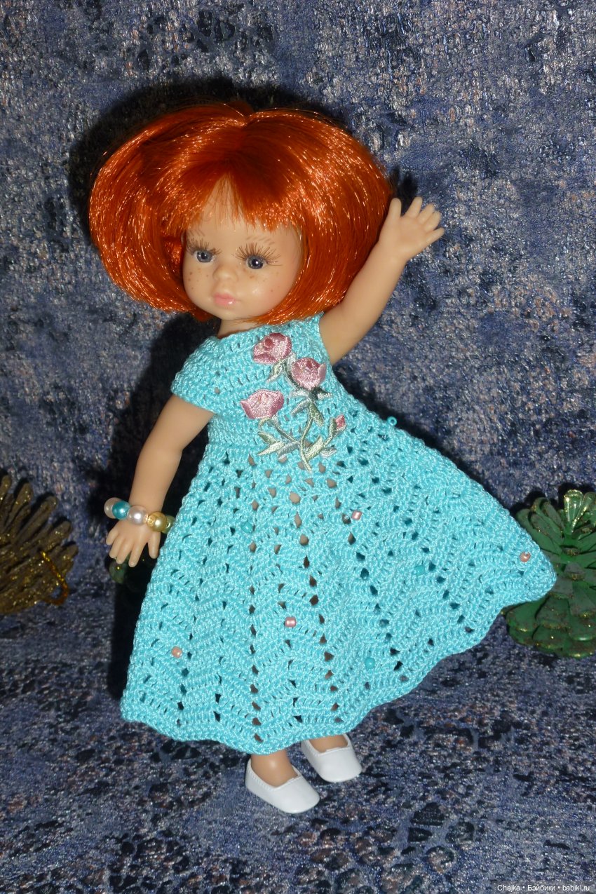 Авторское вязаное платье на кукол Паола Рейна мини 21 см «Дельфин» (фото 9)