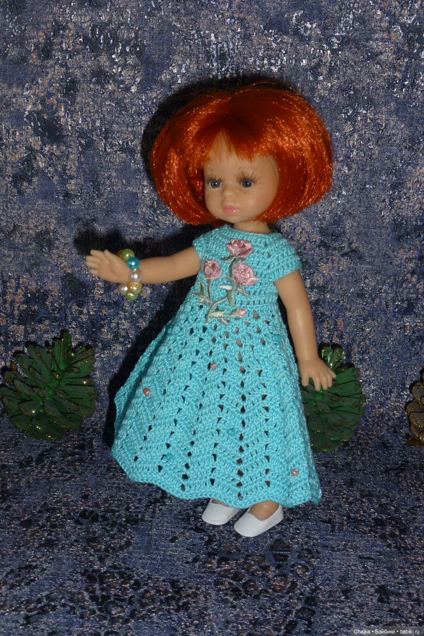 Авторское вязаное платье на кукол Паола Рейна мини 21 см «Дельфин» (фото 2)