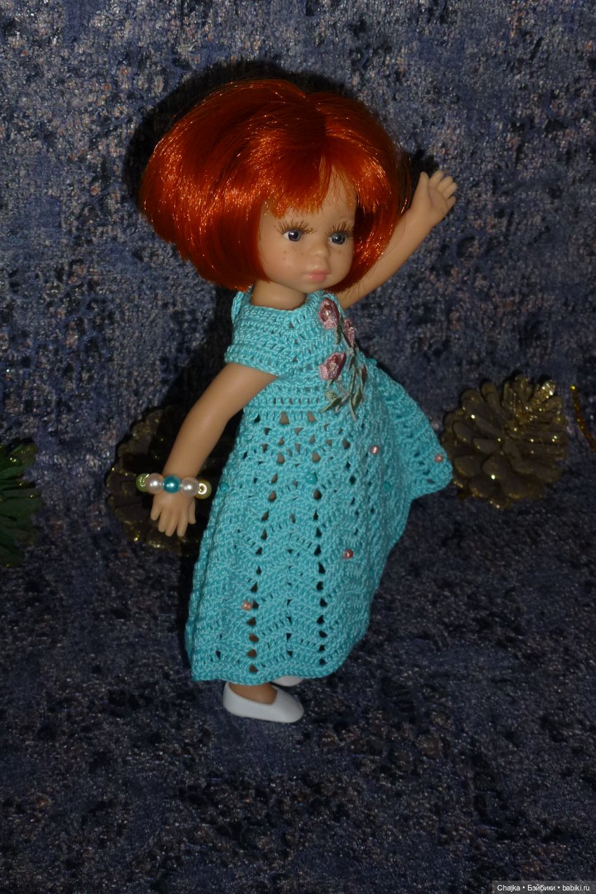 Авторское вязаное платье на кукол Паола Рейна мини 21 см «Дельфин» (фото 7)