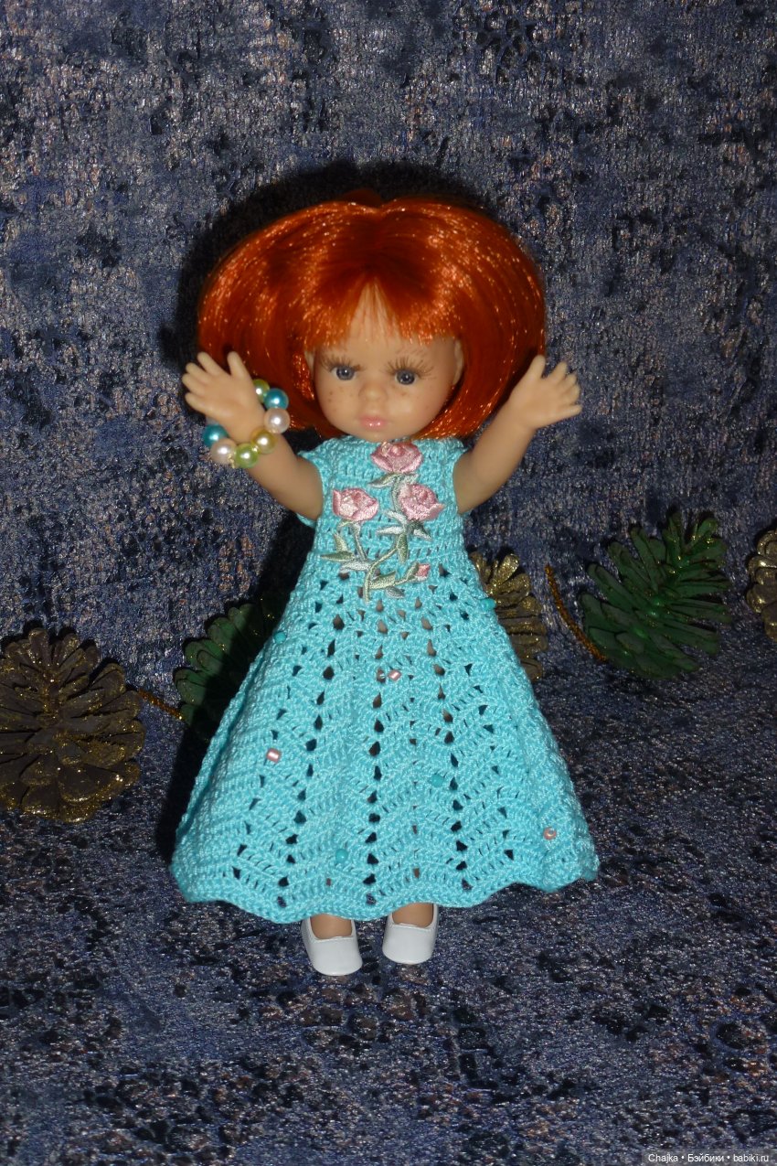 Авторское вязаное платье на кукол Паола Рейна мини 21 см «Дельфин»