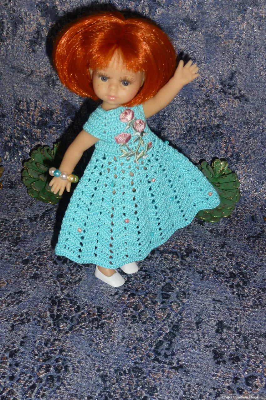 Авторское вязаное платье на кукол Паола Рейна мини 21 см «Дельфин»