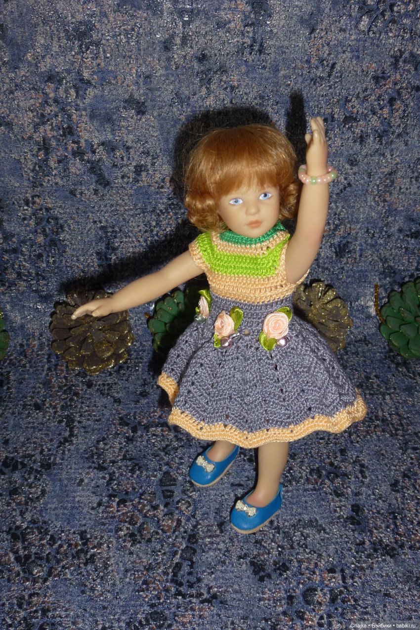 Вязаное платье «Персиковый Звон» на кукол Хейди Плюсчок 22 см ( Heidi Plusczok 22 см ) (фото 9)