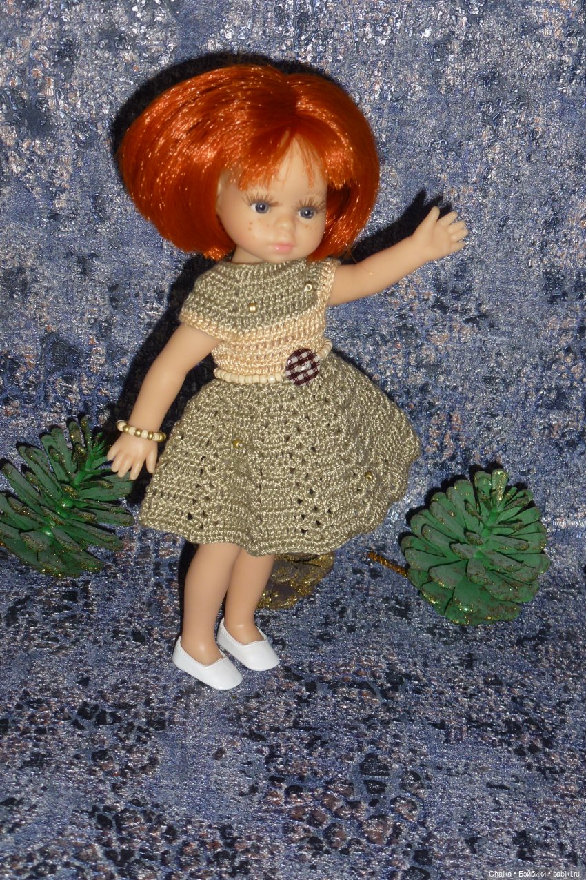 Авторское вязаное платье на кукол Паола Рейна мини 21 см «День Победы-9 Мая» (фото 3)
