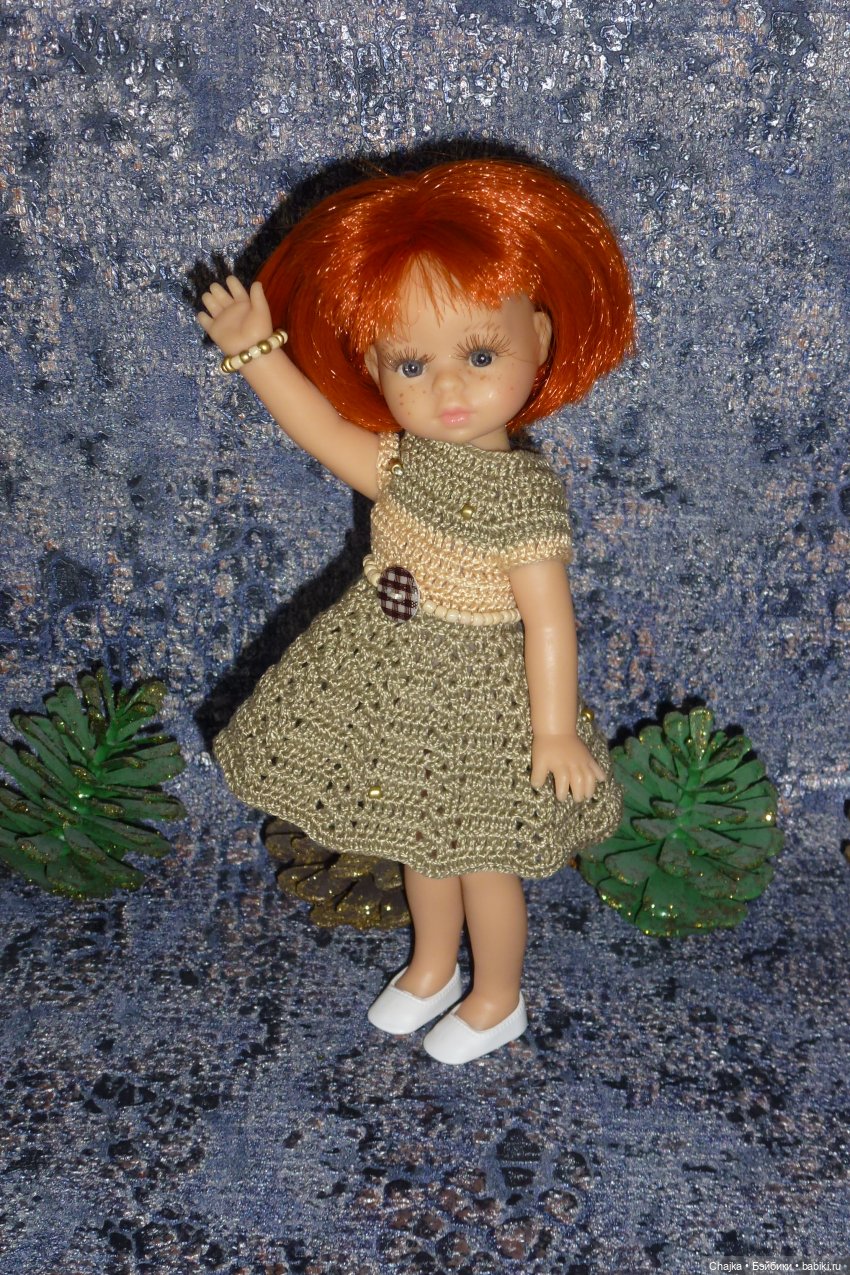 Авторское вязаное платье на кукол Паола Рейна мини 21 см «День Победы-9 Мая» (фото 2)