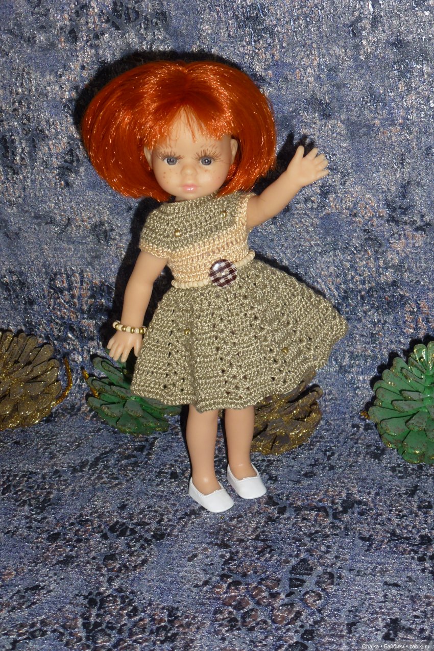 Авторское вязаное платье на кукол Паола Рейна мини 21 см «День Победы-9 Мая» (фото 10)