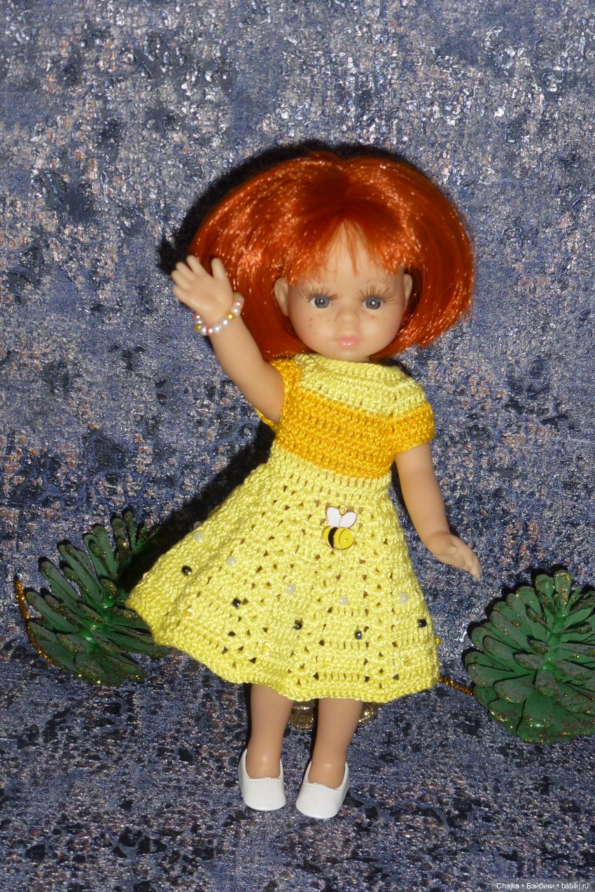 Авторское вязаное платье на кукол Паола Рейна мини 21 см «Пчёлка Апи» (фото 5)