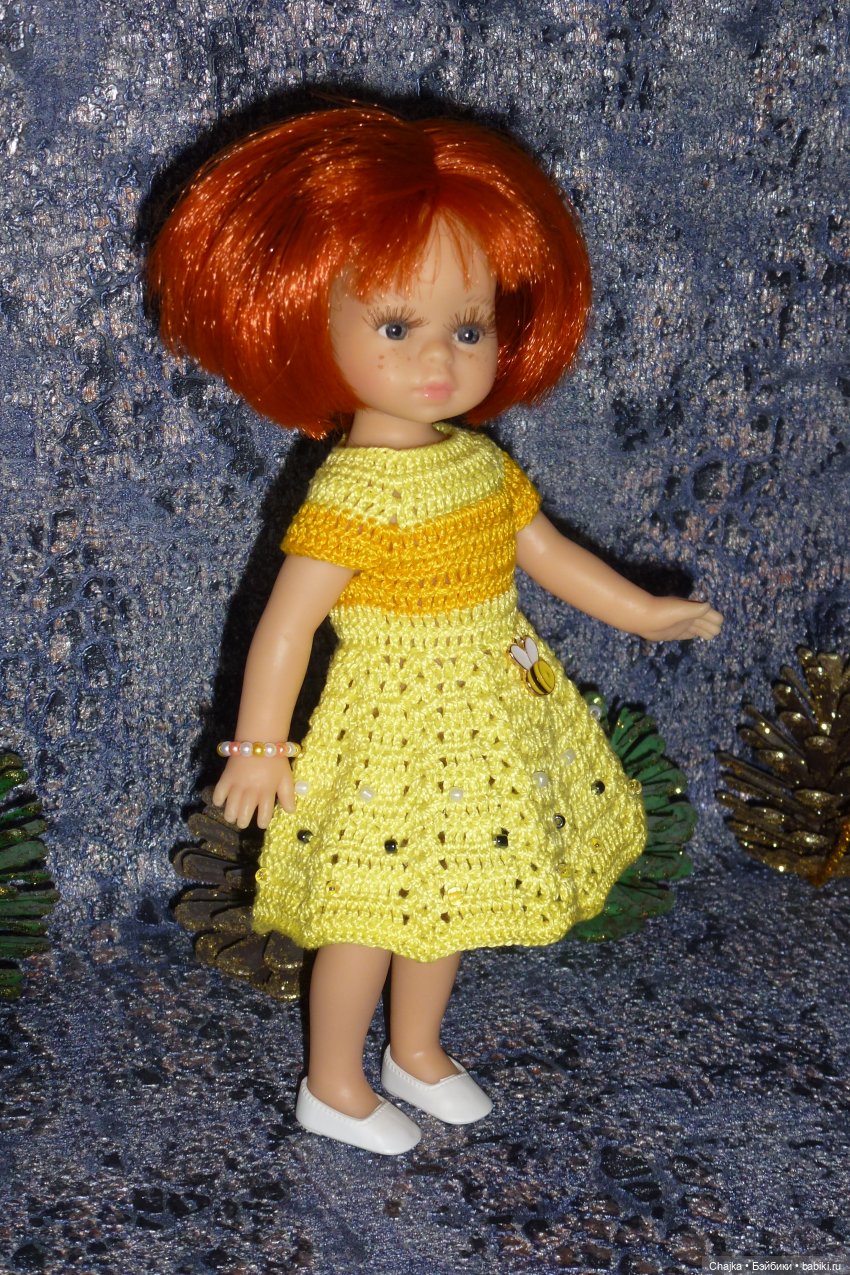 Авторское вязаное платье на кукол Паола Рейна мини 21 см «Пчёлка Апи» (фото 2)