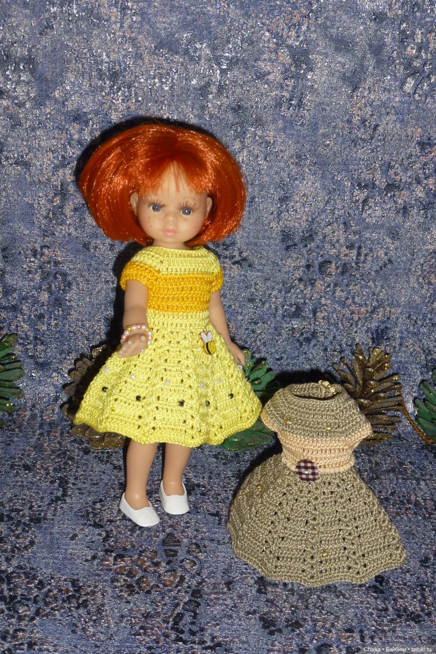 Авторское вязаное платье на кукол Паола Рейна мини 21 см «Пчёлка Апи»