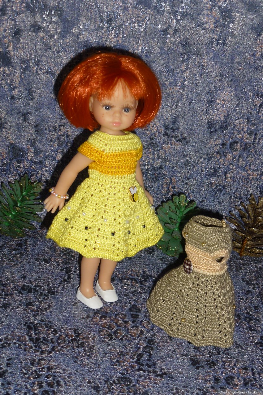 Авторское вязаное платье на кукол Паола Рейна мини 21 см «Пчёлка Апи» (фото 8)
