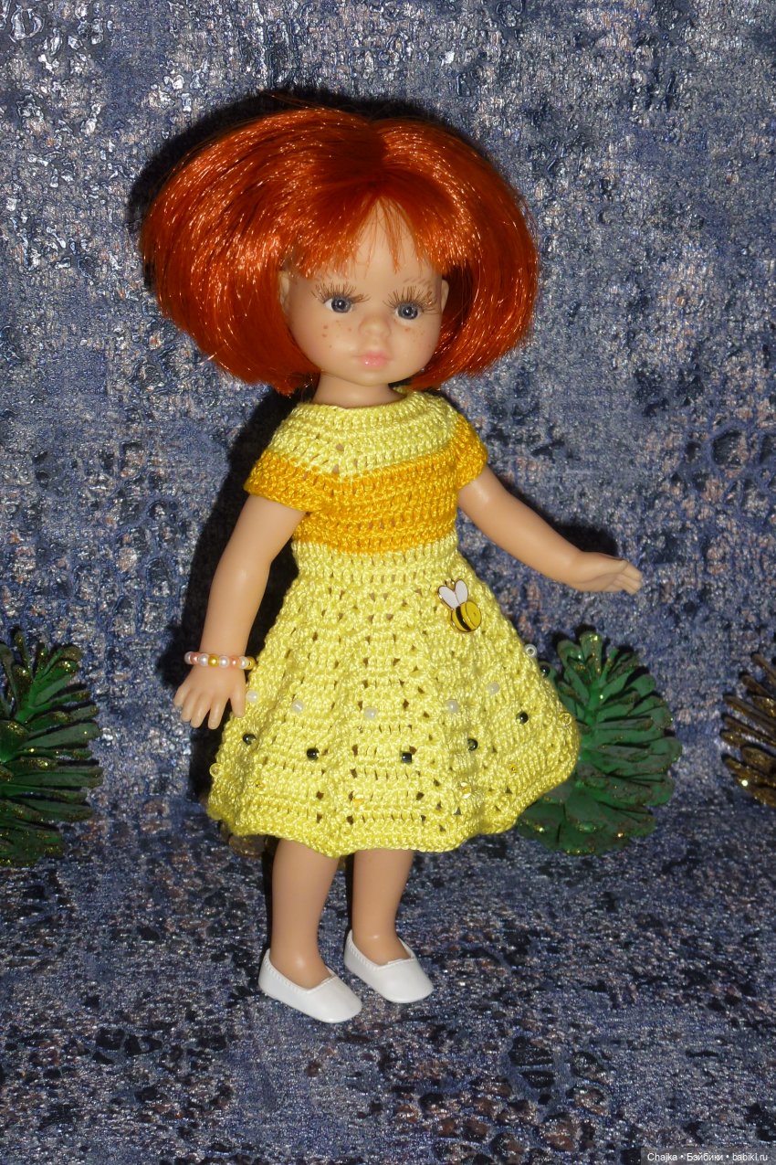 Авторское вязаное платье на кукол Паола Рейна мини 21 см «Пчёлка Апи» (фото 7)