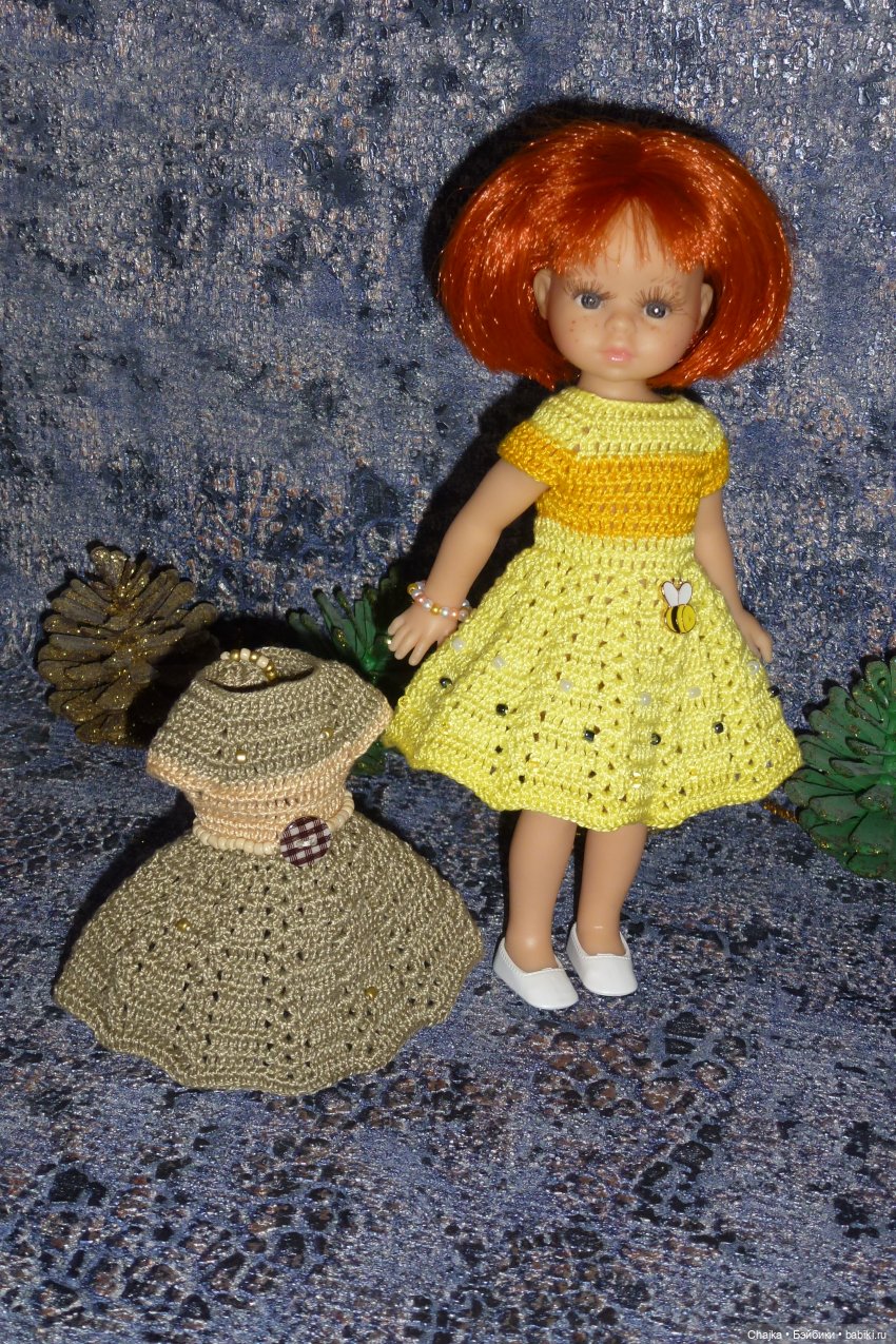 Авторское вязаное платье на кукол Паола Рейна мини 21 см «Пчёлка Апи»