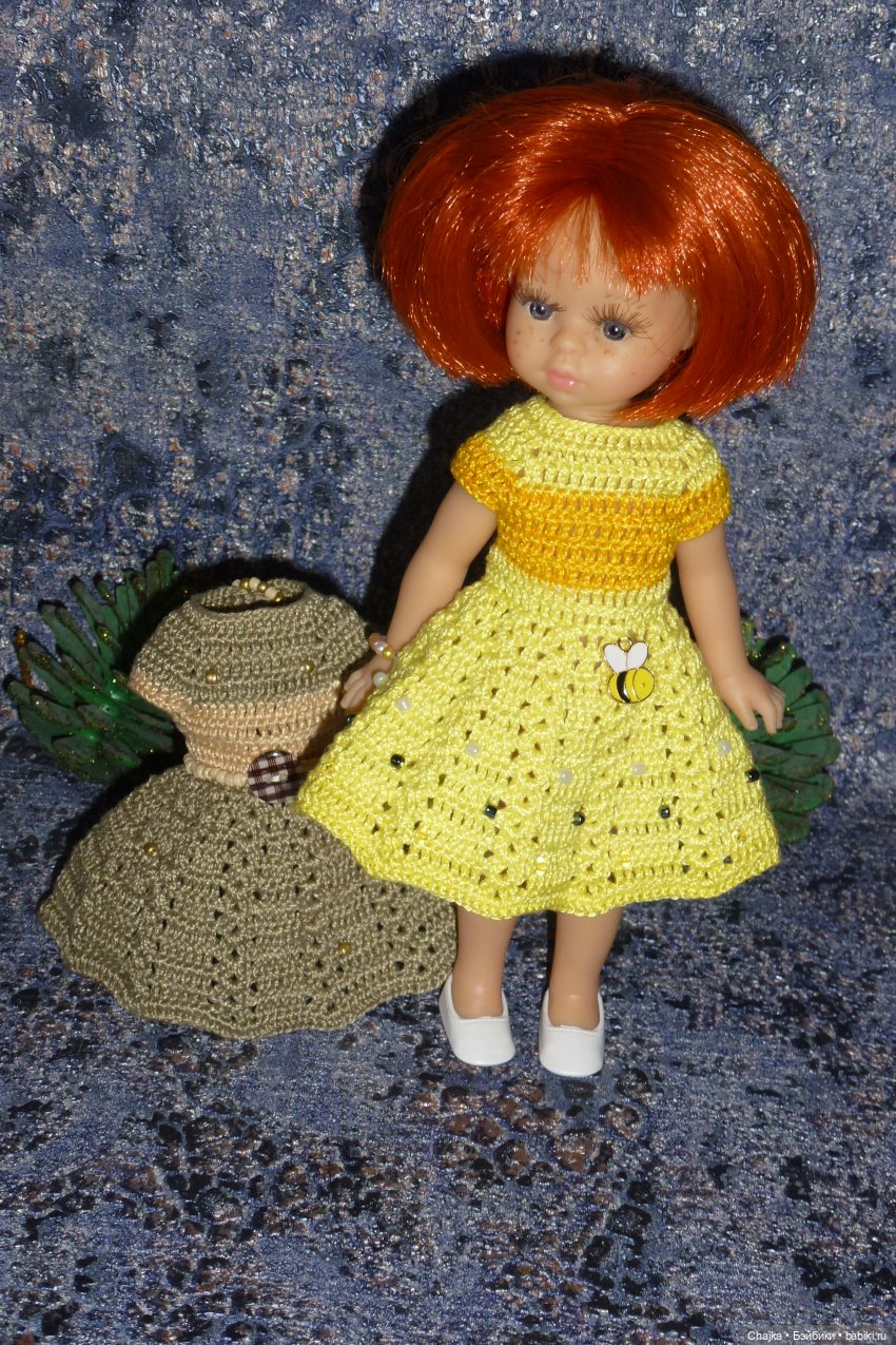 Авторское вязаное платье на кукол Паола Рейна мини 21 см «Пчёлка Апи» (фото 10)