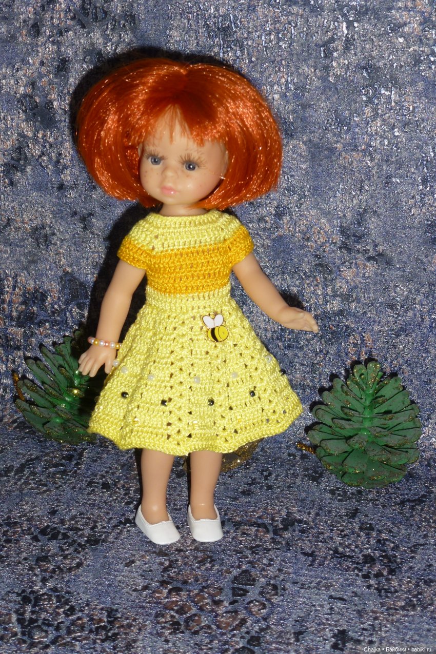 Авторское вязаное платье на кукол Паола Рейна мини 21 см «Пчёлка Апи» (фото 4)