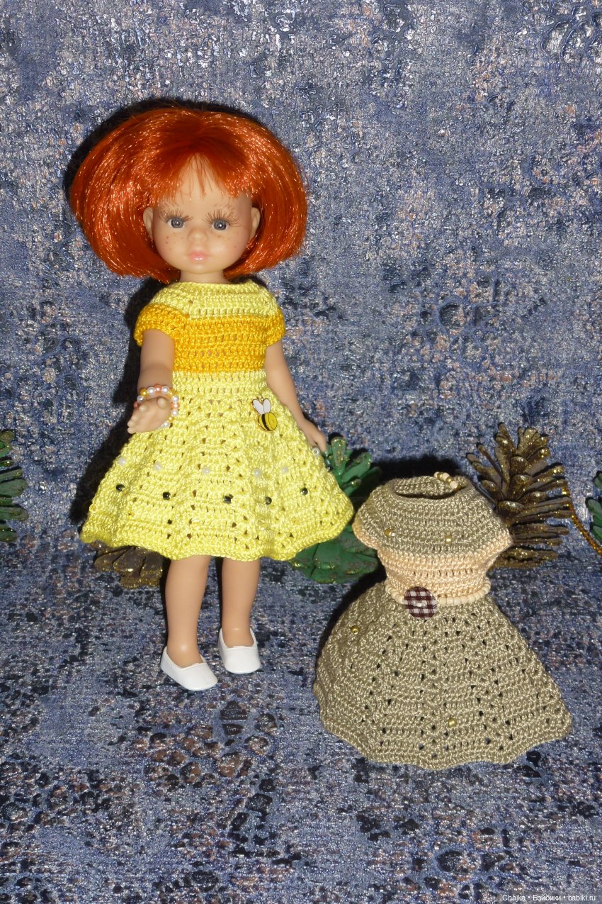 Авторское вязаное платье на кукол Паола Рейна мини 21 см «Пчёлка Апи» (фото 9)