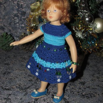 Вязаное платье «С Новым 2026 годом» на кукол Хейди Плюсчок 22 см ( Heidi Plusczok 22 см ). Предновогодний показ "Рождественская Сказка"
