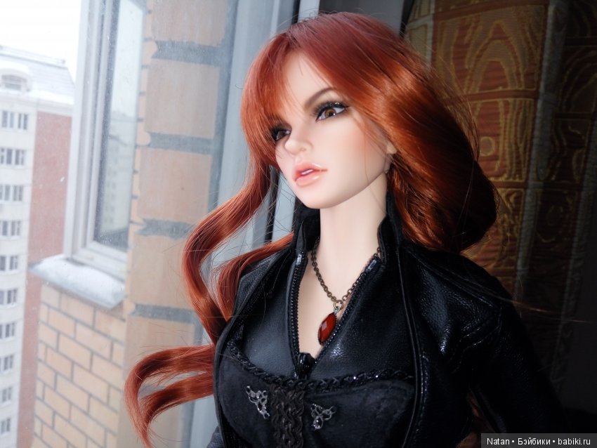 Вот такая охотница за вампирами была Стелла, сразу как появилась..