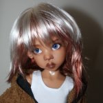 Серьезная девочка Нисса, Кайе Виггс