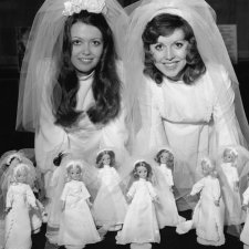 Как менялась мода на свадебные платья