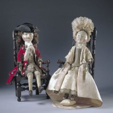 Старинные куклы и их одежда