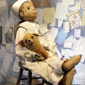 8 проклятых кукол