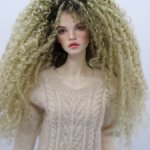 Парик подходит разным куклам