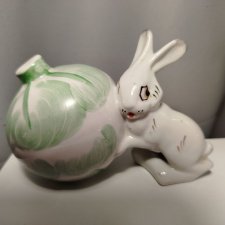 Фарфоровая статуэтка "Заяц с кочаном капусты" Сысерть