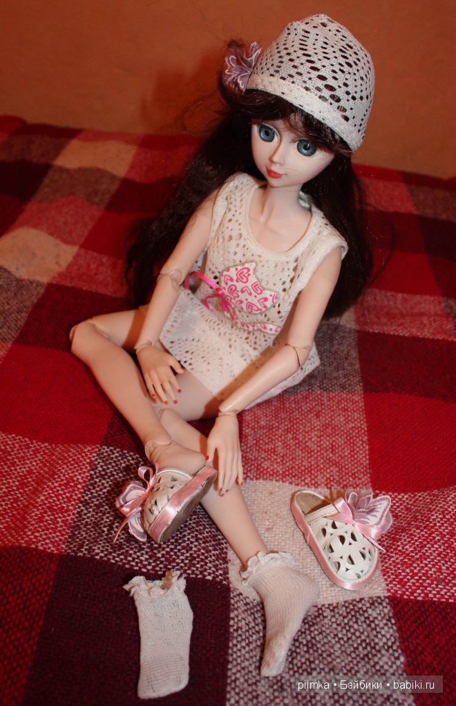 Сандалики или тапоньки... первый опыт обувки для куклы своими руками