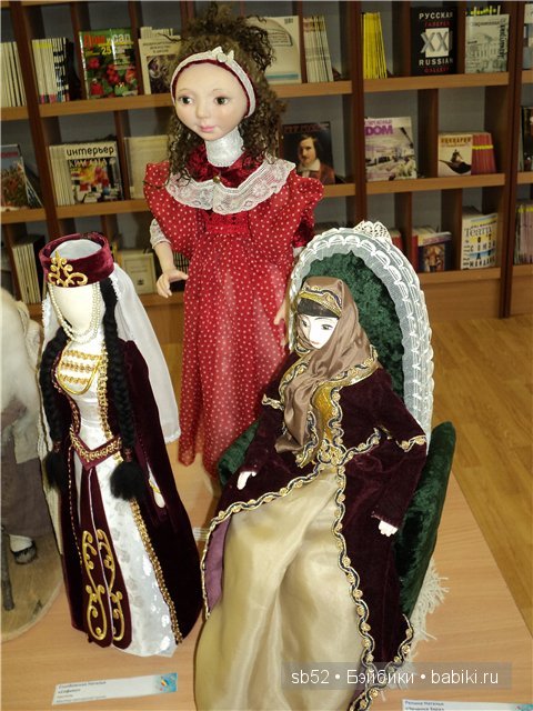 На заднем плане «Юная гречанка», на переднем - «Софико»; и «Чеченка Зара» На заднем плане «Юная гречанка», на переднем - «Софико»; и «Чеченка Зара»