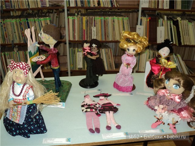 На переднем плане «Баба Яга с метлой», «Стильная парочка», «Фея Лилия»; на заднем: «Танцующая пара», «Ростовчанка», «Гейша с бабочкой»